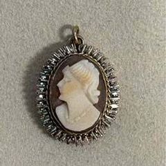 Vintage 1930s Hand Carved Shell Cameo Pendant