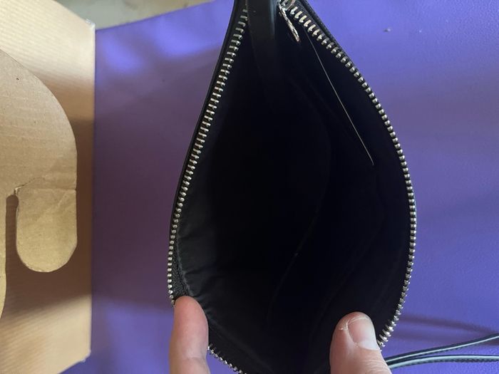 Guess purse with wrist handle