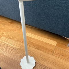 Freestanding toilet roll holder