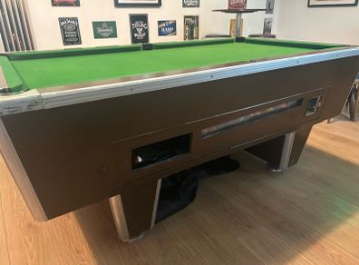 Pool table