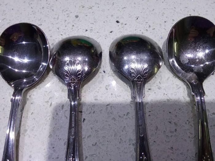 Cutlery (spoons, knives)