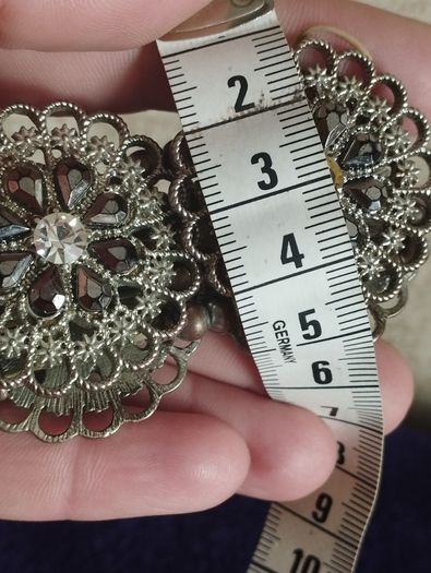 Vintage bracelet in silver tone with rhinestones.