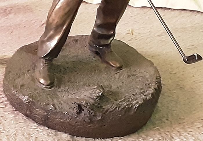 male golfing figure