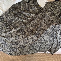Large tasseled Scarf