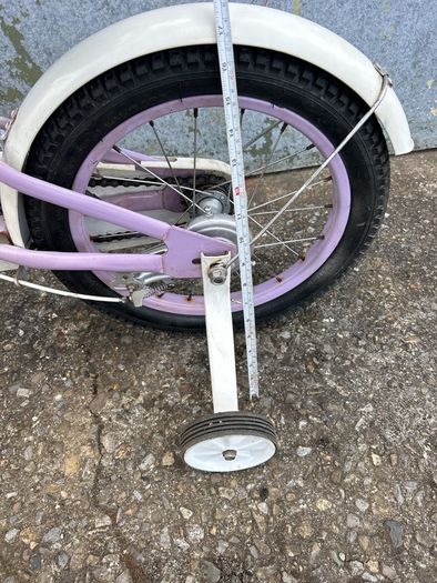 girls bike small child with stabilisers