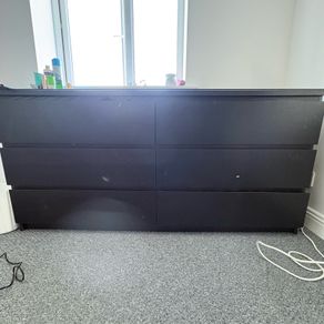 chest of drawers