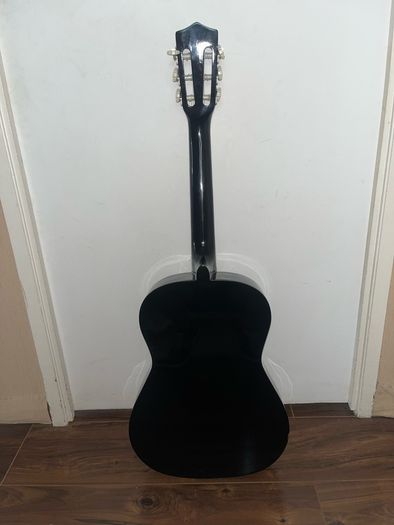 Child's 3/4 Guitar with Carrier, Extra Strings, Strap and 3 Picks.