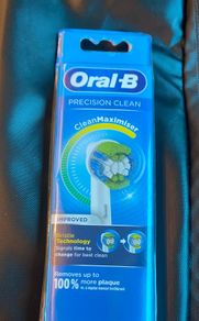 Oral B electric toothbrush replacement heads precision clean 3 pcs brand new