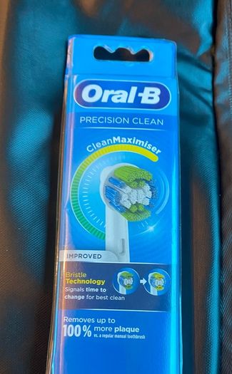 Oral B electric toothbrush replacement heads precision clean 3 pcs brand new
