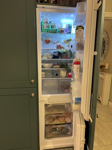 Zanussi integrated fridge/freezer