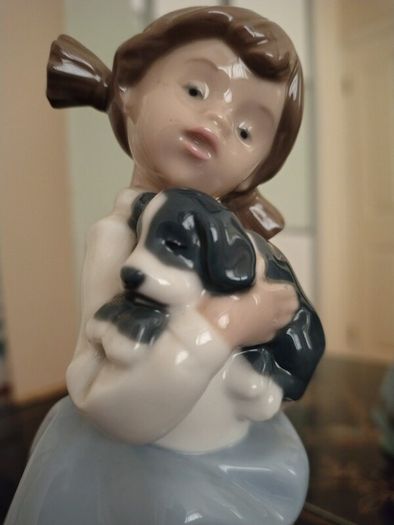 Vintage Nao by Lladro. Girl holding Sleepy Puppy. 1987.  #1029