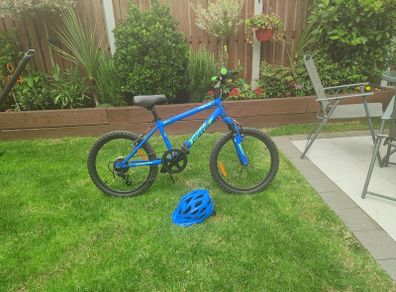 20" Bike incl matching helmet Like New