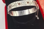 Vintage sterling silver garnet daisy Bangle