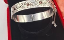Vintage sterling silver garnet daisy Bangle