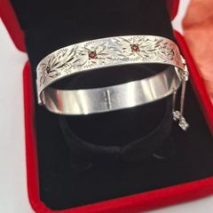 Vintage sterling silver garnet daisy Bangle