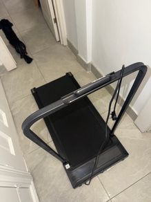 Foldable treadmill with handle