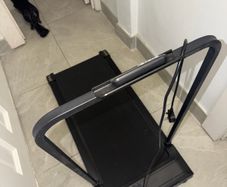 Foldable treadmill with handle