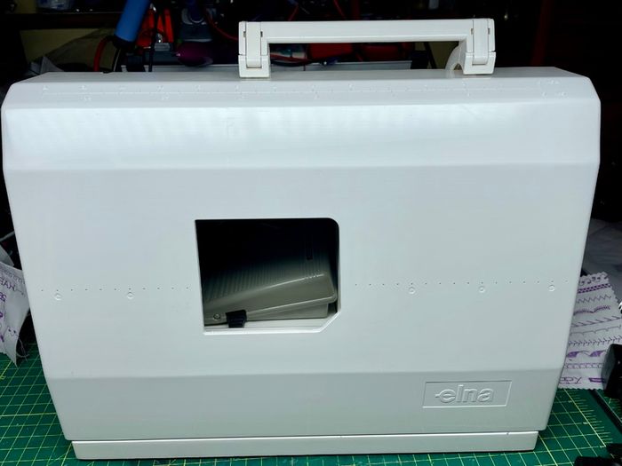 ELNA Diva 8000 Sewing machine - Serviced - Excellent condition - Swiss manufactured quality machine