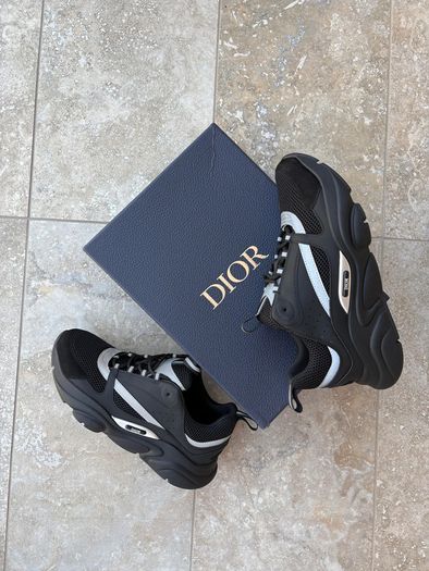 Brand New Dior B22