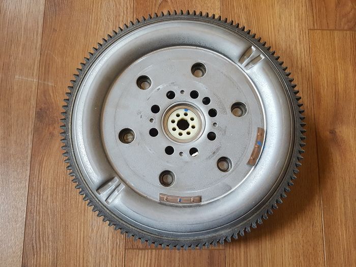 2.0 CRDi Complete clutch kit with dual mass flywheel KIA Sportage Carens II III Ceed Magentis HYUNDAI i30 Tucson Sonata