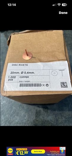 Roofing crampions