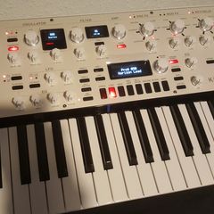 Korg KingKorg Neo - 37key VA Synthesizer & Vocoder.