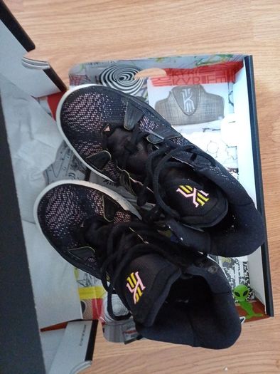 Size 4 kyrie 7 basketball runners