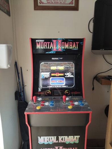 freestanding arcade game Mortal Kombat 1 ,2 and 3 games build in