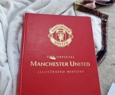 Manchester United dvds an book