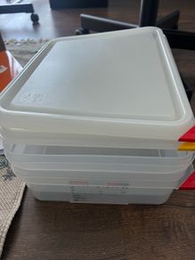 Food container