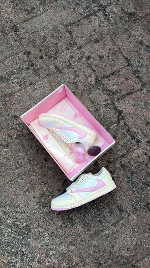 Air Jordan 1 Low x Travis Scott "Shy Pink"