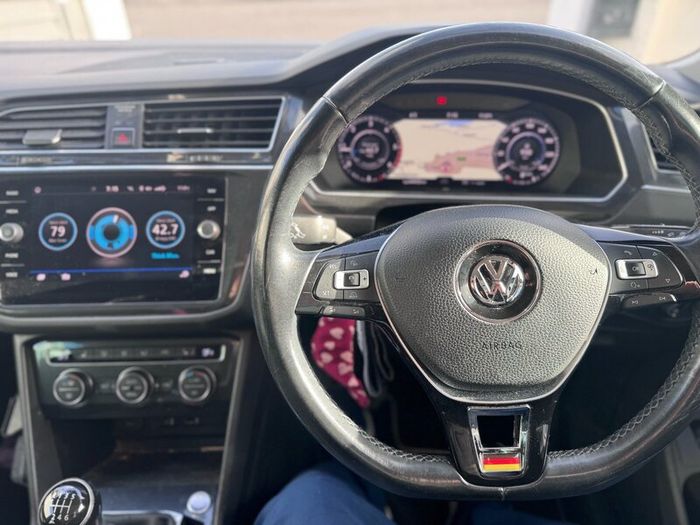 172 VW Tiguan R Line