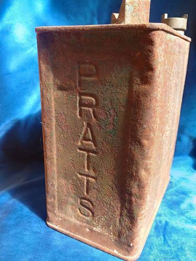 Pratt's 1920s antique fuel can