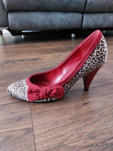 Schuh red shoes- uk7