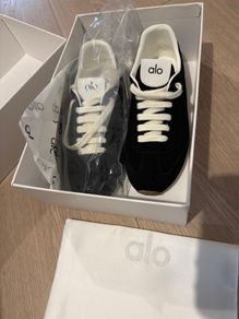 Alo yoga shoes size 39