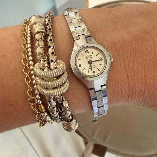 Indur watch mechanical working perfectly