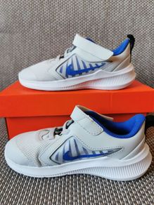 Boys runners NEW size UK 9.5