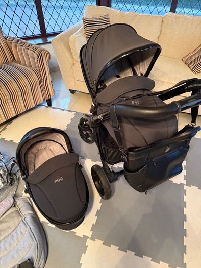Egg 2 travel system black & cybex newborn car seat