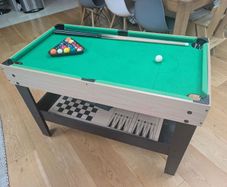 pool / fuss all table