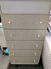 Chest of drawers with integrated mirror