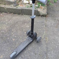 iSporter 3 Wheeler Smiths Scooter