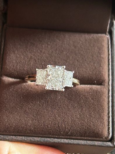 Beautiful brand new diamond engagement ring