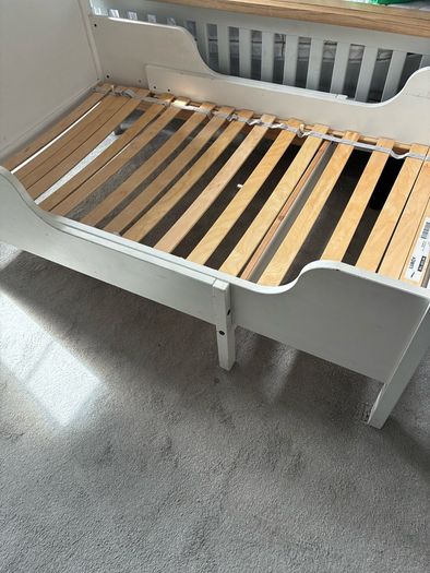 toddler adjusting bed