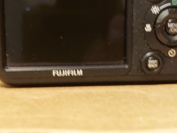Fujifilm FinePix S5800 Digital Camera, Takes 4 AA Batteries, not powering on, for parts or repair