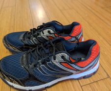 Mens running shoes