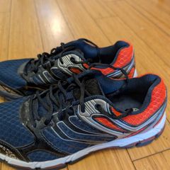 Mens running shoes
