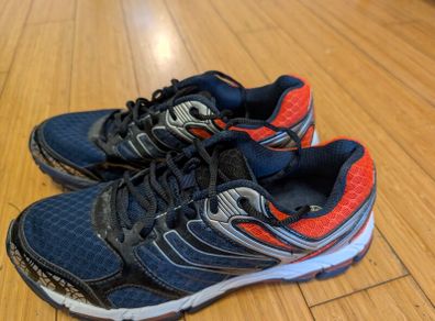 Mens running shoes