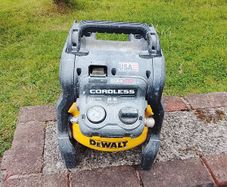 dewalt battery compressor Max 60v