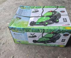 Electric lawn mower