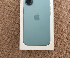 iphone 16 with quadlock case free / 128 GB